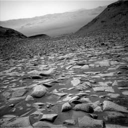 После продуктивных выходных марсоход Curiosity борется с энергодефицитом и продолжает раскрывать тайны Марса
